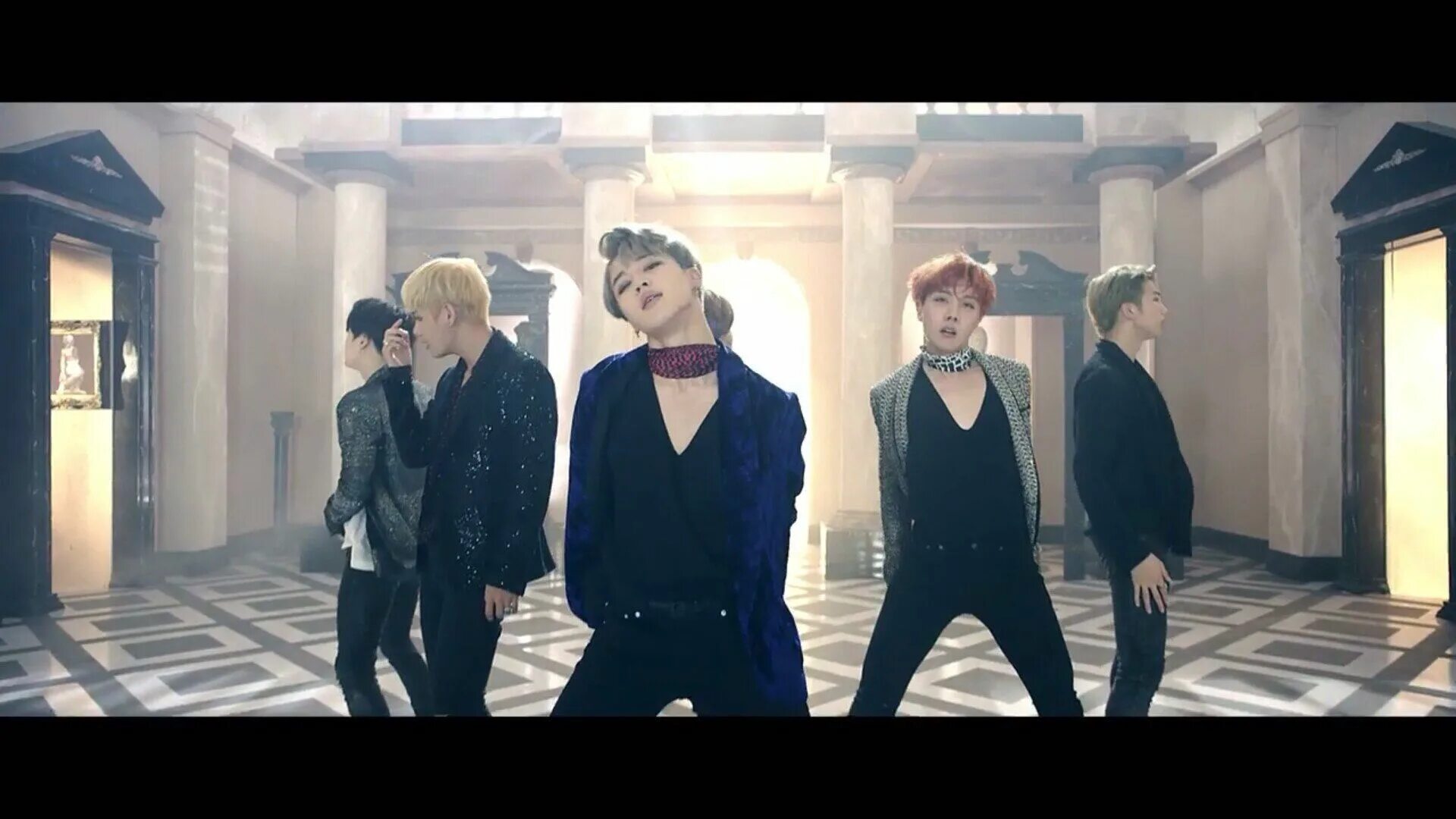 Эра blood sweat and tears. Streets blood sweat tears. Streets blood sweat tears. Bts blood sweat and tears. Blood sweat and tears bts обложка.