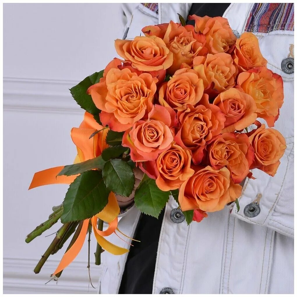 букет с оранжевой кустовой розой. 15 оранжевых роз. оранжевые розы букет. 12 оранжевых роз 90 см фото. семь оранжевых роз фото.