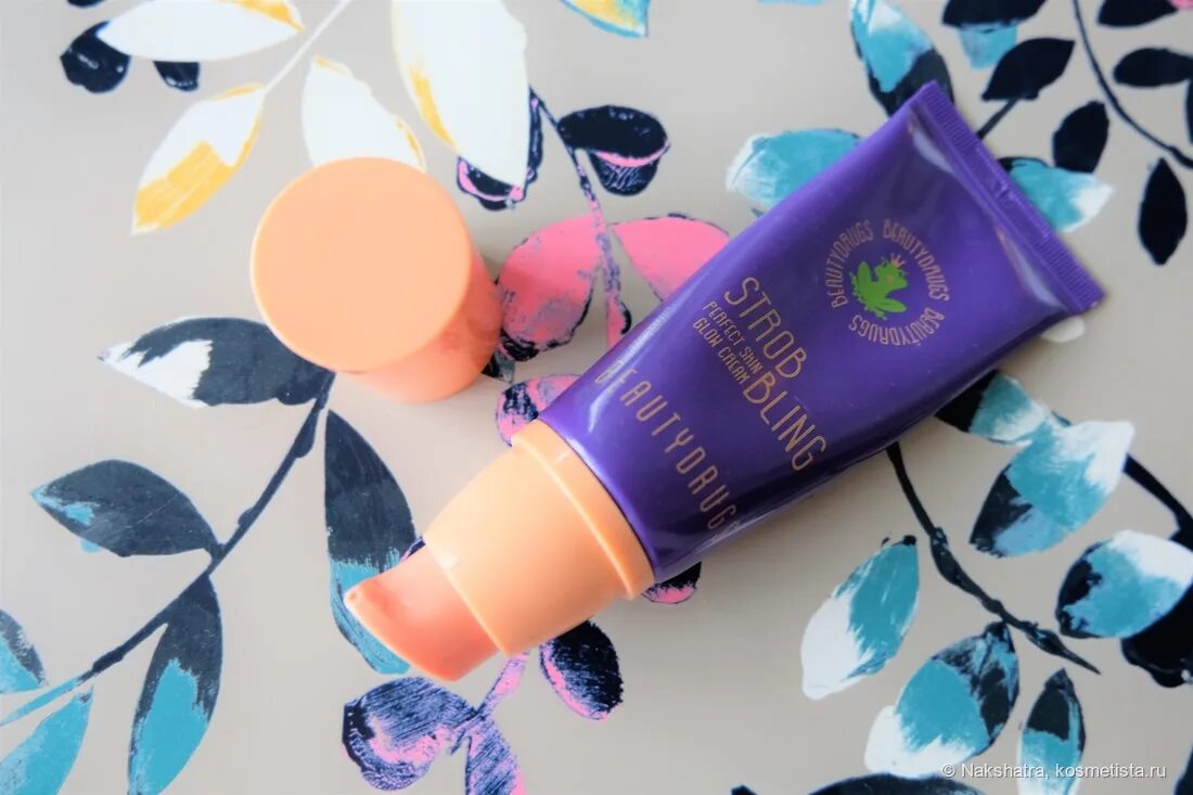 Тюбик акриловой краски черной. Сыворотка-концентрат для лица lift intense 20мл витэкс /10 м#. Крем для лица фиолетовый тюбик. Mistine, bb oil control mousse spf 25 pa++. Бальзам для губ фиолетовый тюбик.