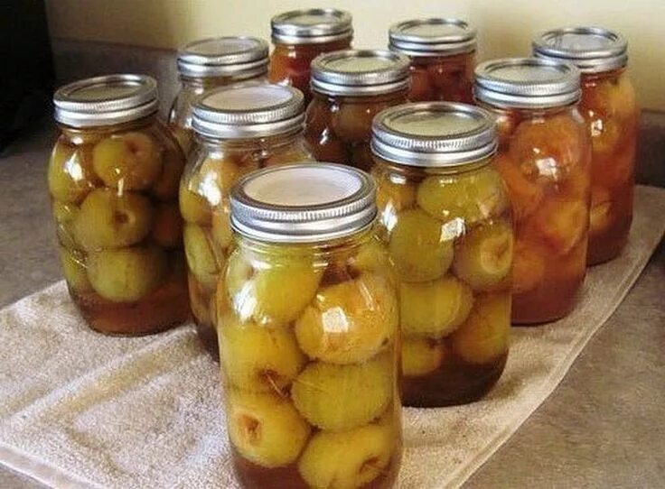 Компот абрикос яблоко на зиму. Яблоки в сиропе на зиму. Яблоки в сиропе дольками. Яблоки мочёные в банках на зиму. Яблочные заготовки на зиму.