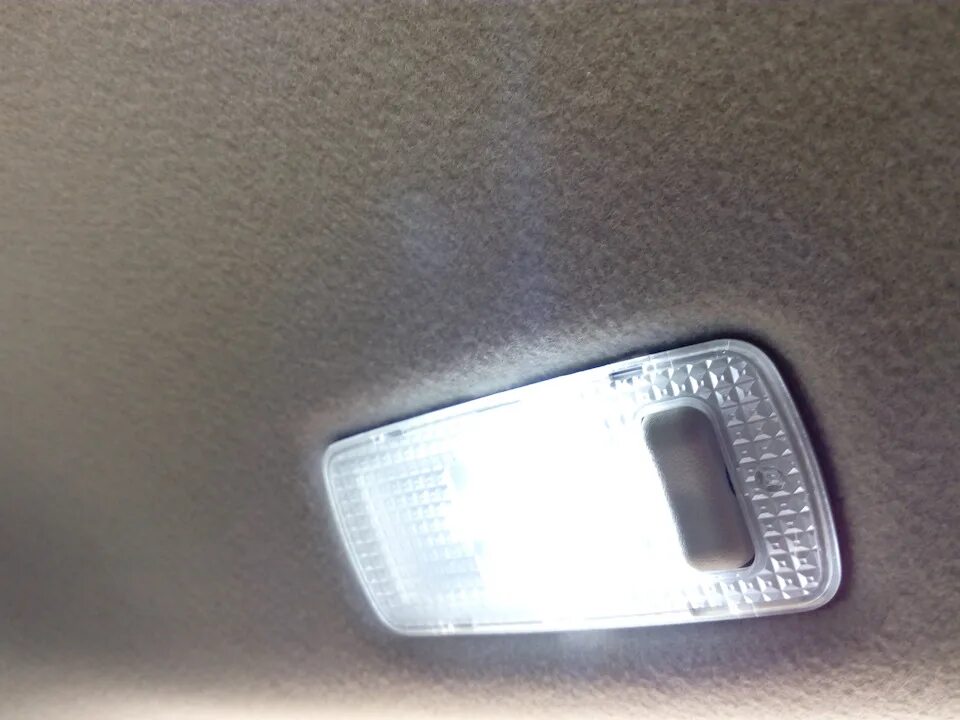 Плафона освещения nissan qashqai. Плафон освещения nissan. Плафон салонный свет ниссан х-трейл т32. Плафона освещения nissan qashqai. 2170-3714028 плафон.
