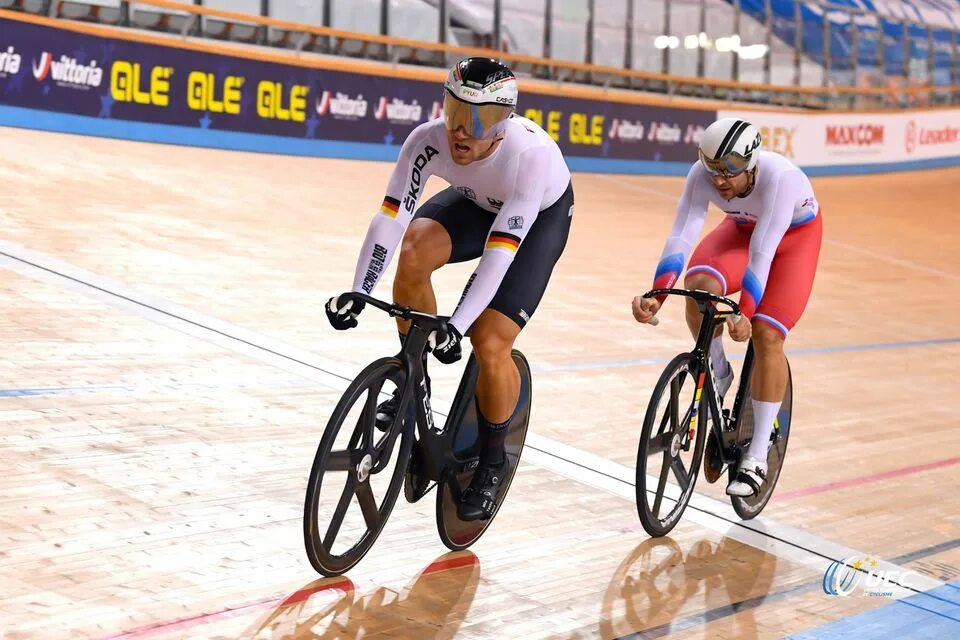 Видео велосипедист на крестовском. Велотрек Чемпионат Европы 2021. Чемпионат Европы по велоспорту 2021. Велотрек спортсмены.