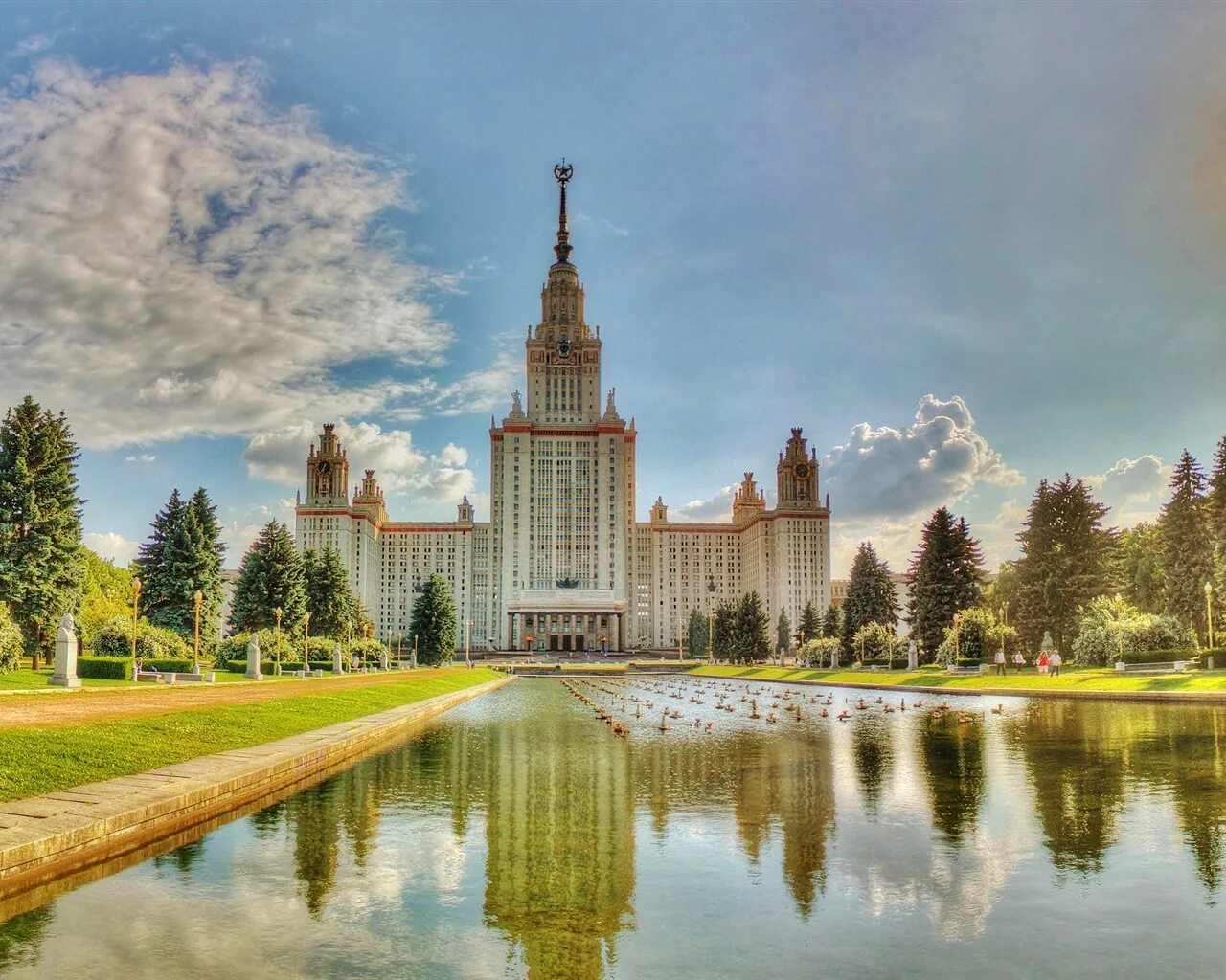 Прогноз мгу. Осень в Москве МГУ. Парк МГУ. Врещ МГУ. МГУ панорама.