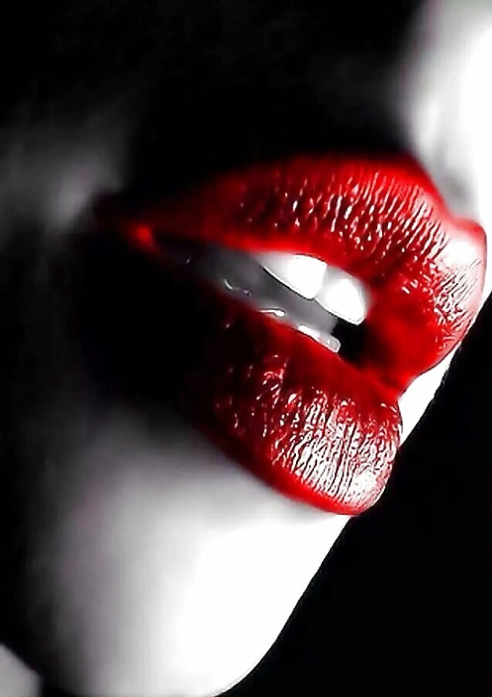 Черно красные губы. Красные губы. Красные губы. Красные губы песня. Девушка с красной помадой арт.
