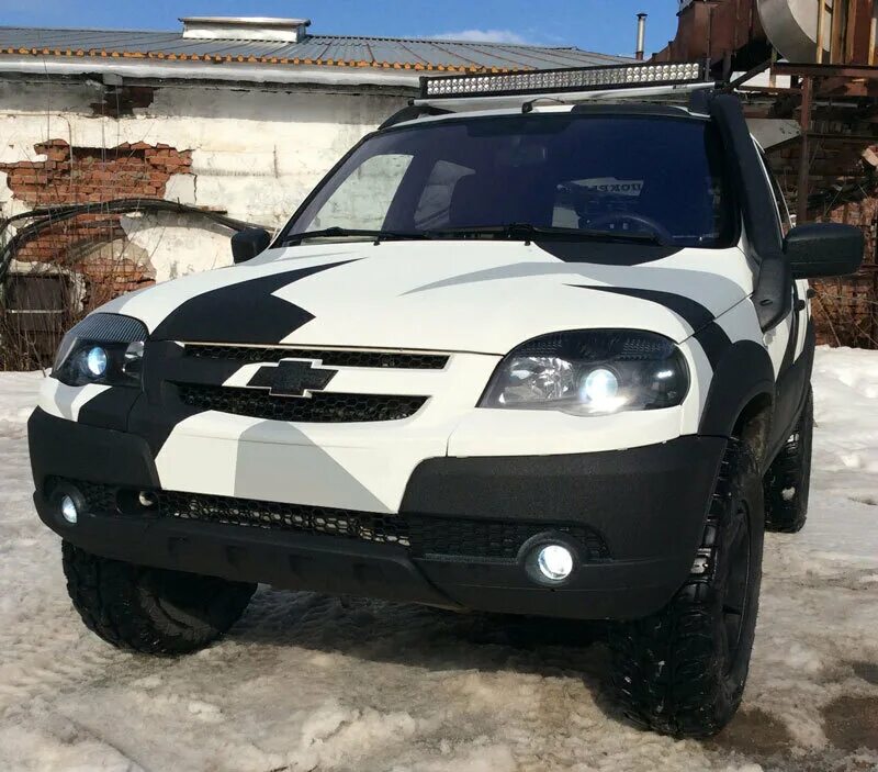Дхо на ниву шевроле. Led auto light омск нива шевроле. Доп свет на ниву шевроле. Шильдик шевроле нива с подсветкой. Лед лампы нива шевроле 2007 года.