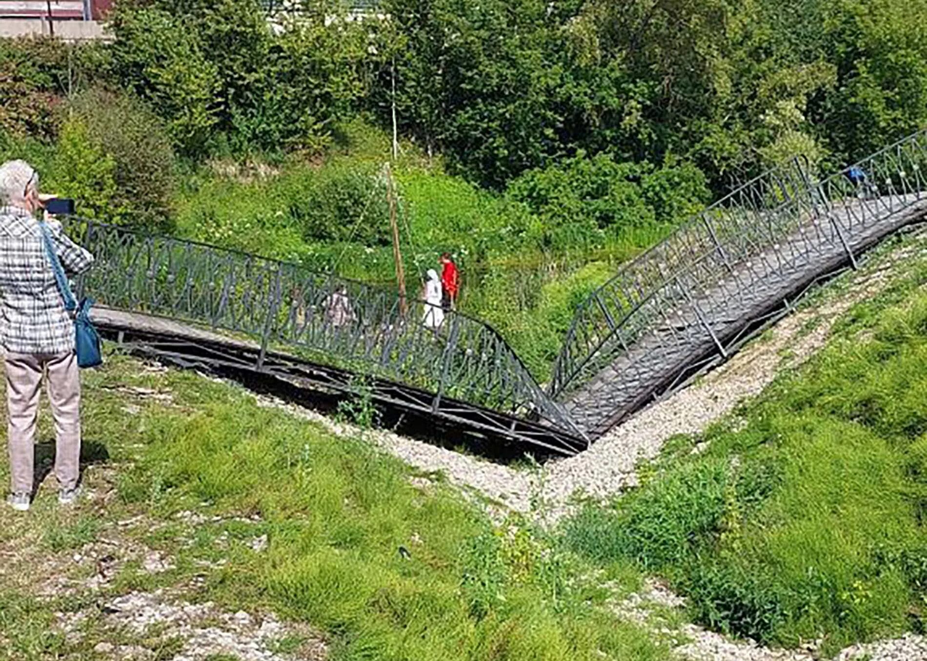 Чп в луге. Смертельное дтп во владимире. Чп в луге. Чп в луге. Авария на трассе спб-луга.