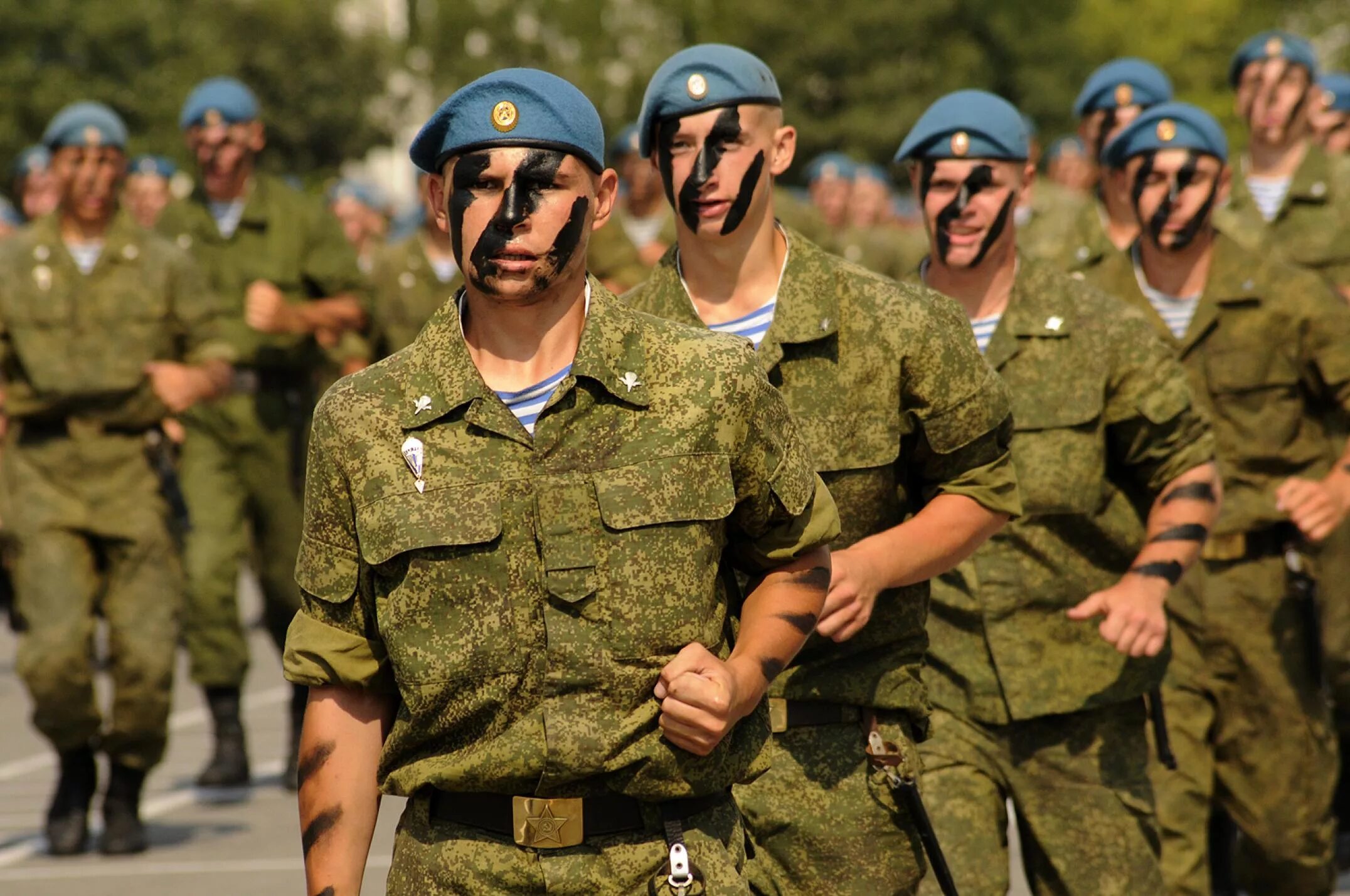 Кто такие военные. Десантники в армии. ВДВ войска. Военно десантные войска. Солдат ВДВ.