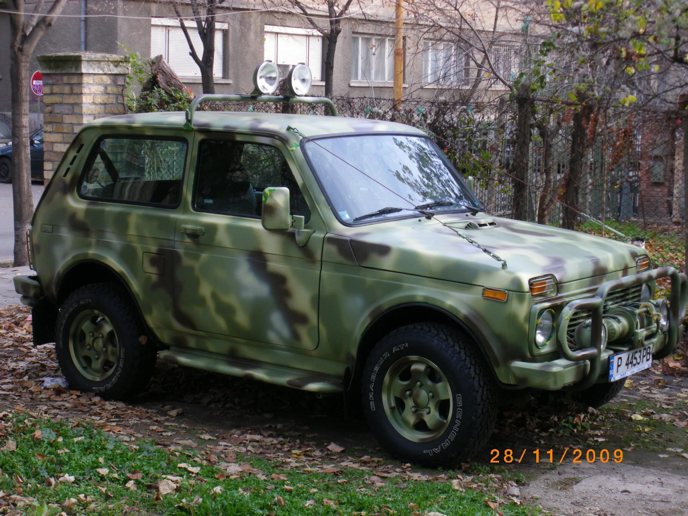 Аут хаки. Ткань форвард хаки. Цвет хаски. Футболка цвета хаки. Цветовая палитра хаки и серый.