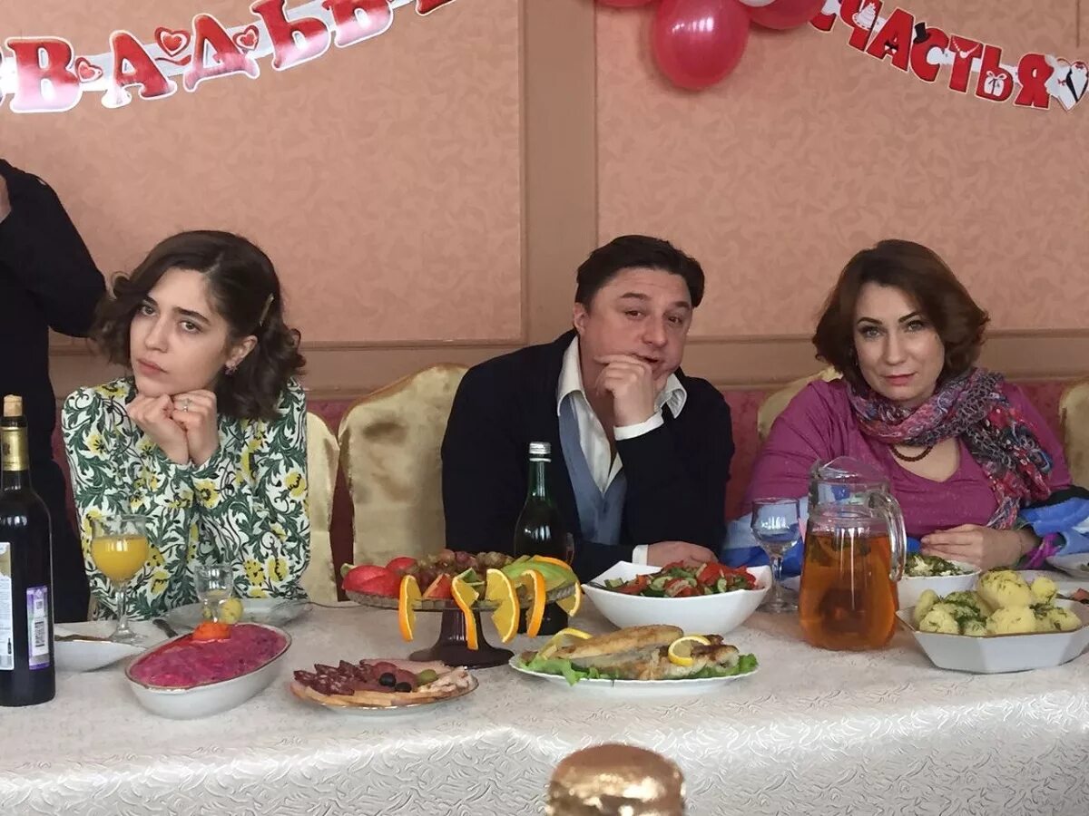 Мама Лора (сериал, 2016–2019): актеры и роли, отзывы, видео, содержание всех сер