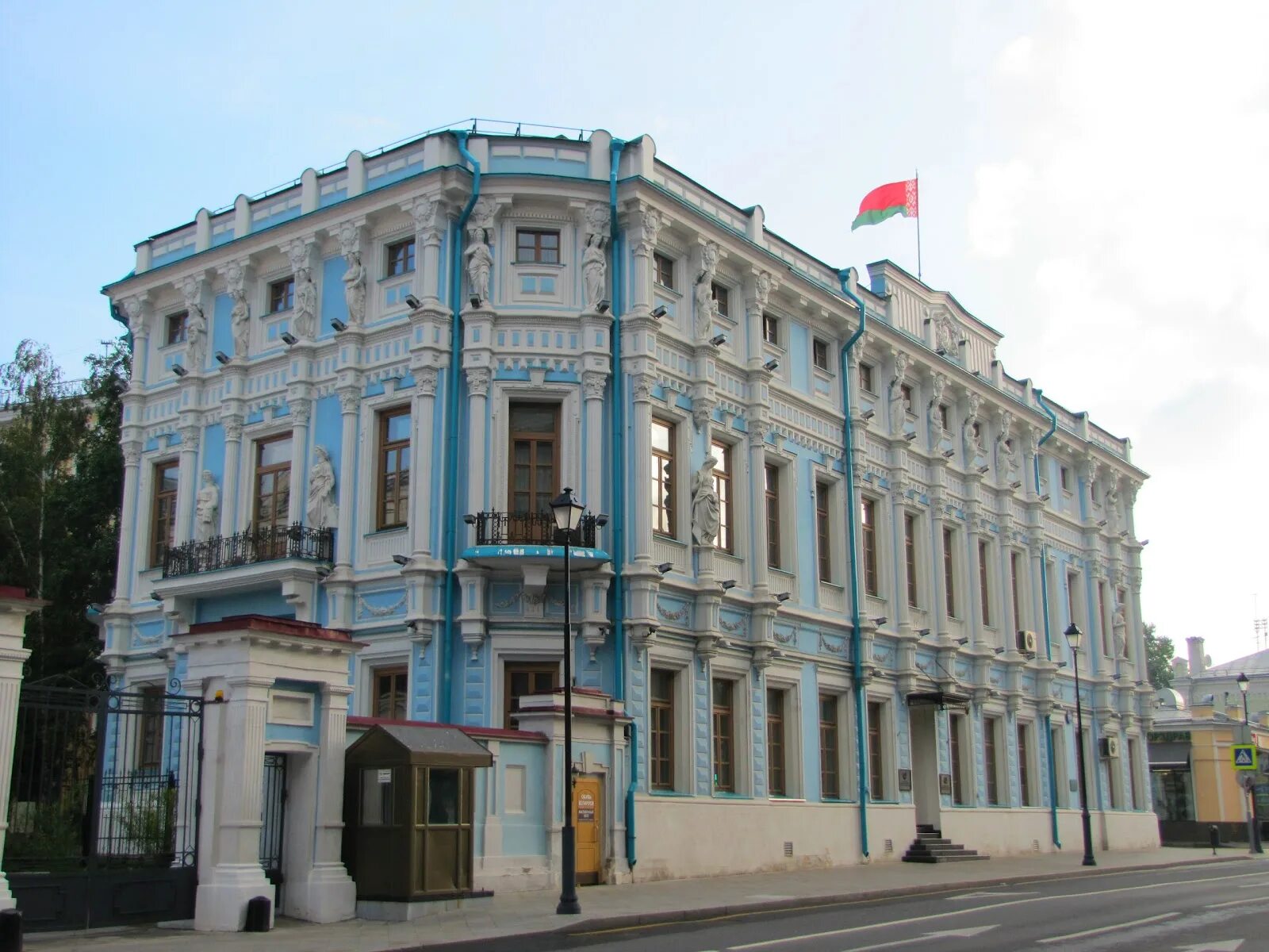 Посольство РБ В Москве. Усадьба Румянцева-Задунайского на Маросейке. Посольство в белорусское белорусское Москве. Посольство Беларуси на Маросейке.