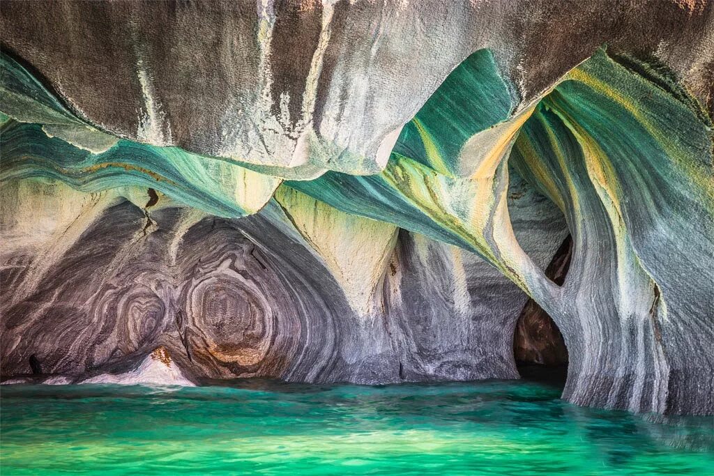 Big mother nature cave. Мраморные пещеры Чиле-Чико. Мраморные пещеры Патагонии Чили. Мраморные пещеры озера Чиле-Чико. Мраморные пещеры Чиле-Чико, Чили.