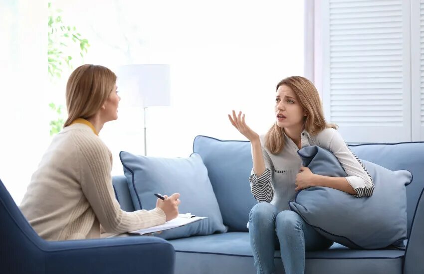 Конфликтный человек. Стимулирование детей. Занятая женщина. 7 способов правильно. Мужчина сидит в офисе.