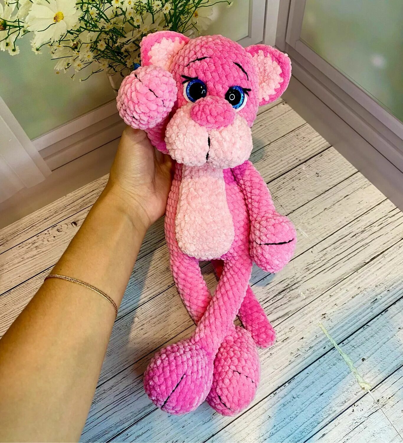 Розовая игрушка крючком. Розовые вязаные игрушки. Розовая игрушка крючком. Вязаная игрушка розовая пантера. Амигуруми розовая пантера.