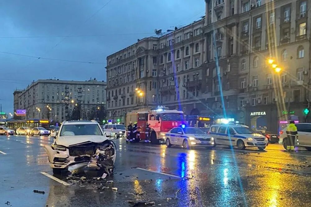 Где разбили. ДТП на Кутузовском проспекте Саид Губденский. Кутузовский проспект Саид Губденский. Авария на Кутузовском проспекте 2021. Авария в Москве Саид Губденский.