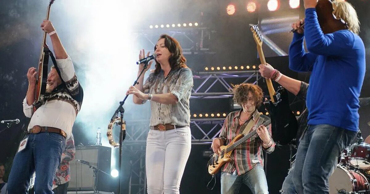 Гр кукуруза. Кантри рок группы. Солистка группы кукуруза. Группа кукуруза состав. Группа кукуруза 1990.