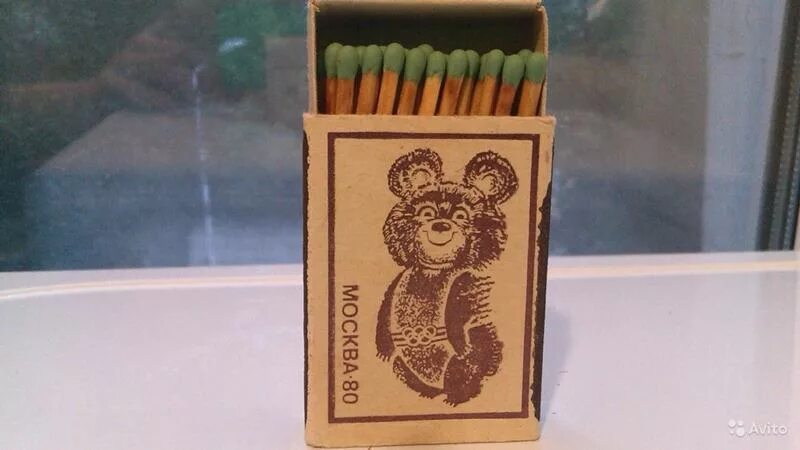 Обычный коробок спичек я нашел его неожиданно. Спички с олимпийским мишкой. Коробок спичек с мишкой олимпийским. Спички 1980.