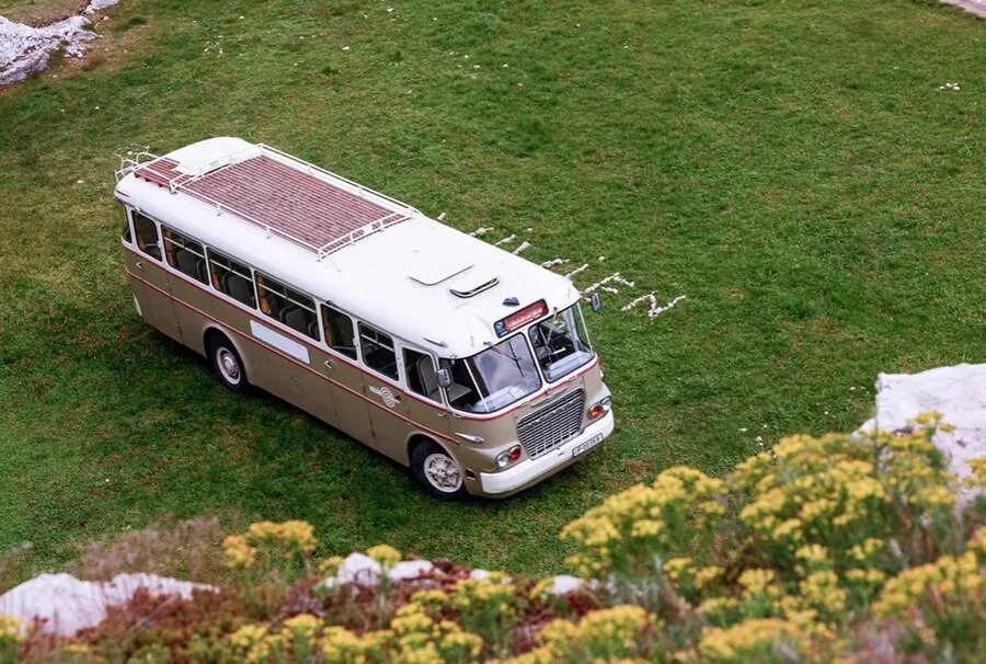 Сарай из троллейбуса. Мтб-82 чернобыль. Автобус сарай. Автобус сарай. Икарус 630 пригородный.