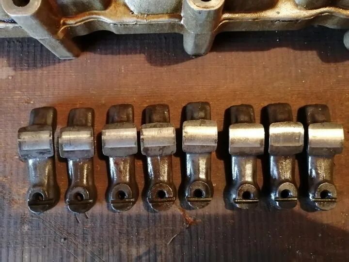 Рокер автомобиля. Рокер клапана ваз 2107. коромысла клапанов ваз 2107. коромысло клапанов ваз 2106. коромысла клапанов ваз 2101.