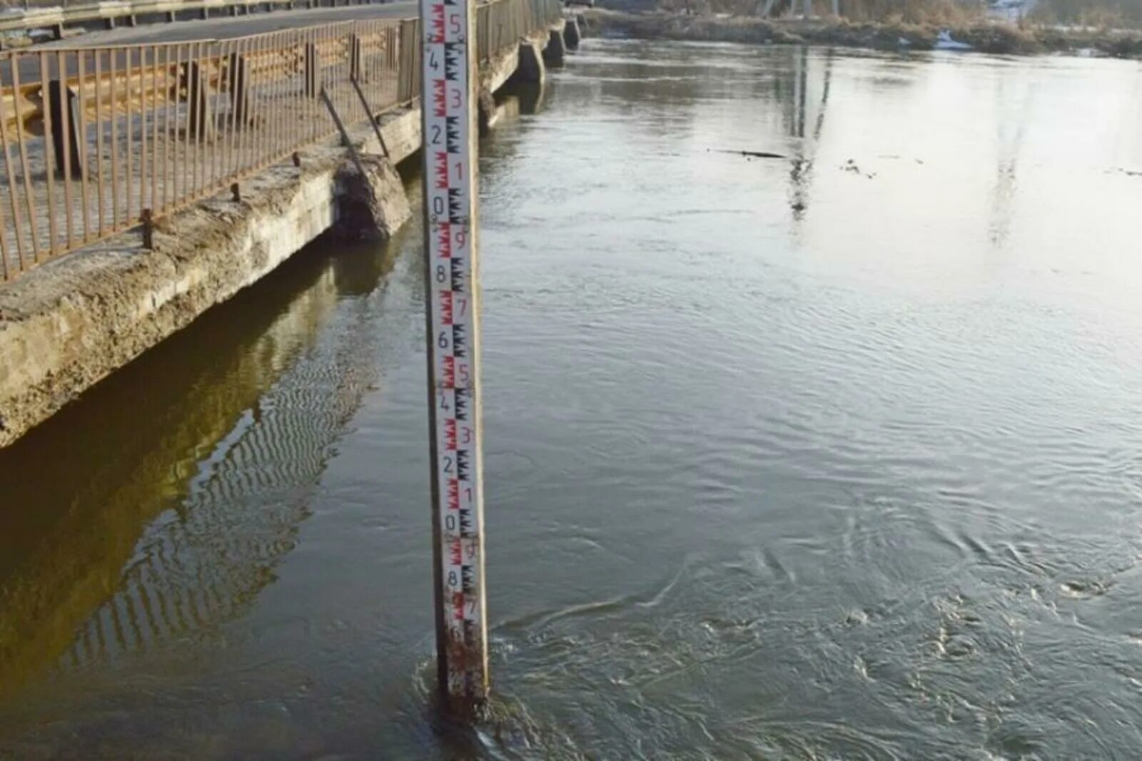 Медное уровень воды. Подъем воды в реке. Подъем уровня воды. Подъем уровня воды в реке. Повышение уровня воды в реках.