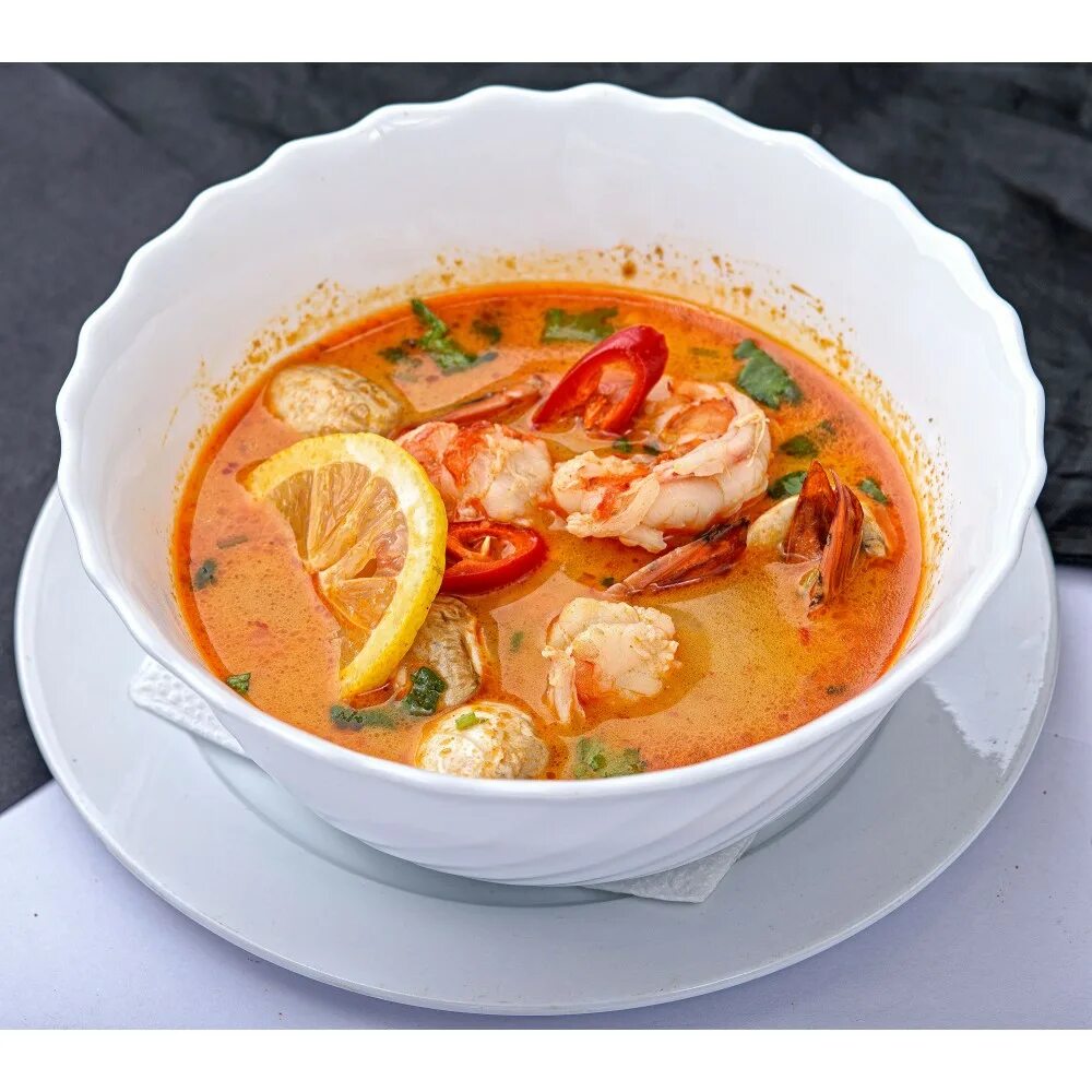 рецепт том ям с креветками на кокосовом. бульон том ям. суп том ям с лососем. рецепт том ям с креветками на кокосовом. вьетнамский суп том ям.