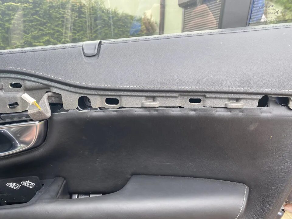 Подскажите, кто разбирал заднюю дверь - Volkswagen Jetta VI, 1,6 л, 2014 года пр
