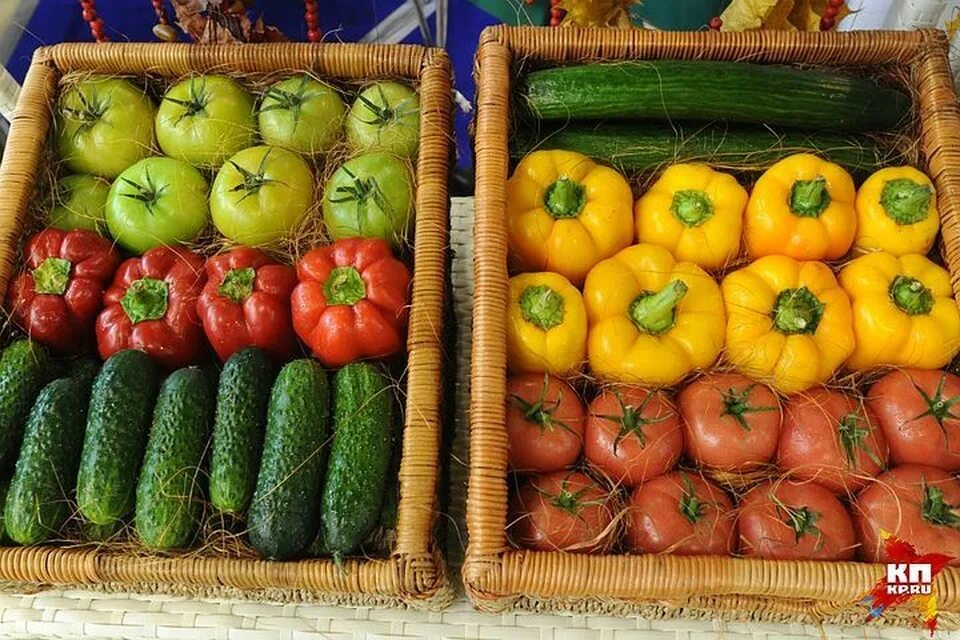 Овощи на базаре. Продать овощи. Продать овощи. Овощной прилавок. Продать овощи.