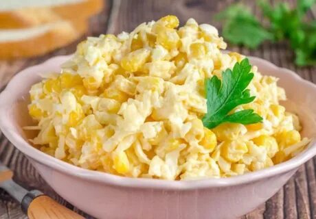 Салат кальмар яйцо кукуруза сыр