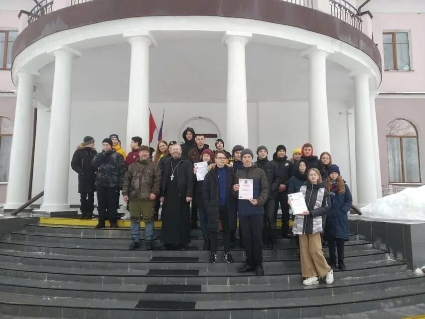 Крестов брод. Крестов брод рошаль. загс в парке рошаль. г рошаль московская область каликанова ирина. парк крестов брод рошаль арт объект семья.