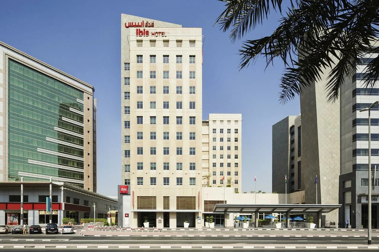 Включи центр 3. Дубай отель ibis Deira City. Дейра Сити центр Дубай. Ibis Deira City Centre 3*. Ibis Deira City Center 2*.