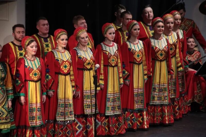 Италмас ансамбль руководитель. Коллектив удмутрии италмаз. Удмуртская песня италмас. Удмуртский коллектив италмас. Италмас танцы удмуртские.