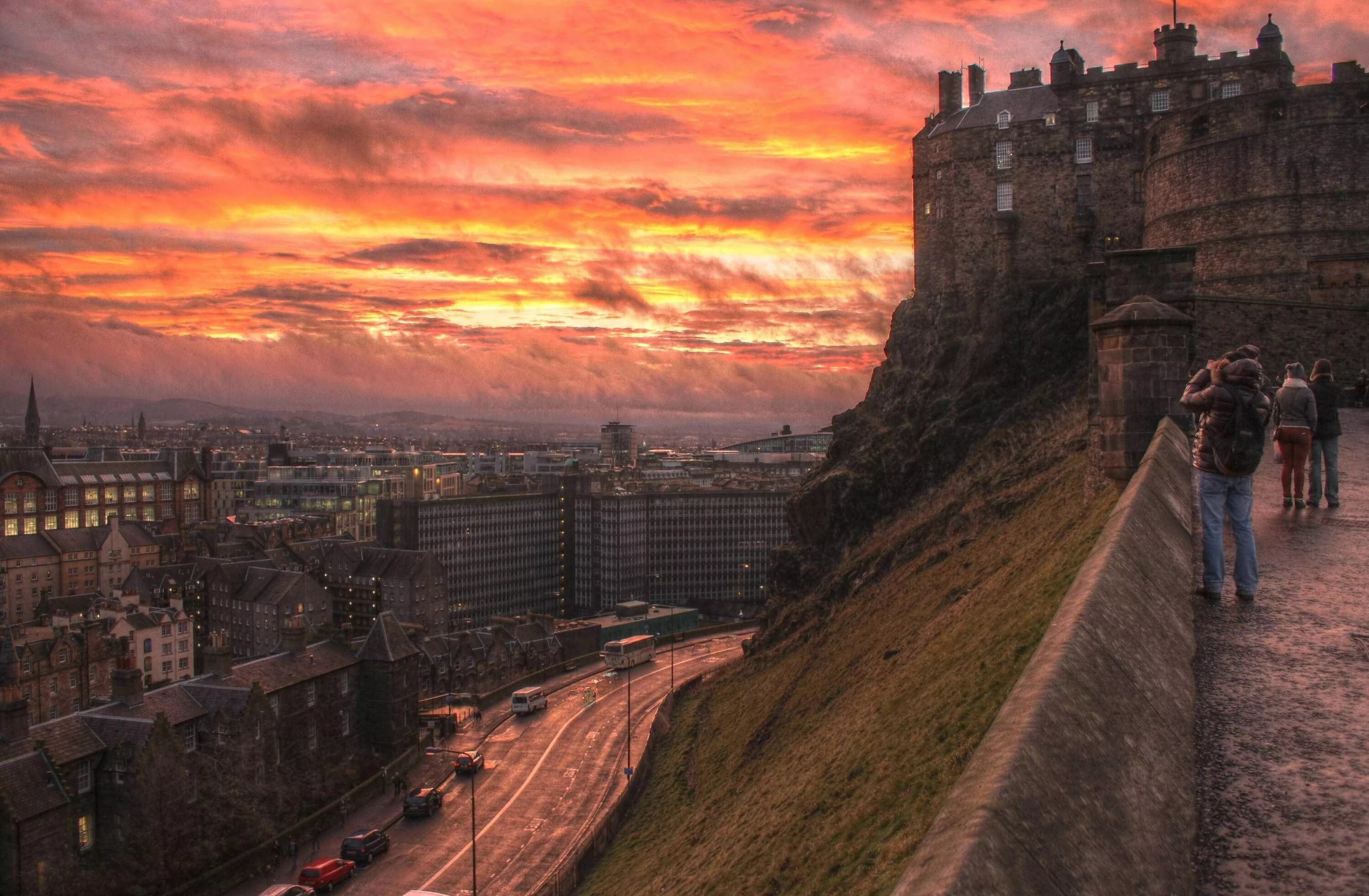 Город на холме какой город. Шотландия, Эдинбург, «город мертвых». Эдинбургский замок на Холме. Город Эдинбург Эдинбургский замок. Замок Химмельсдорф.