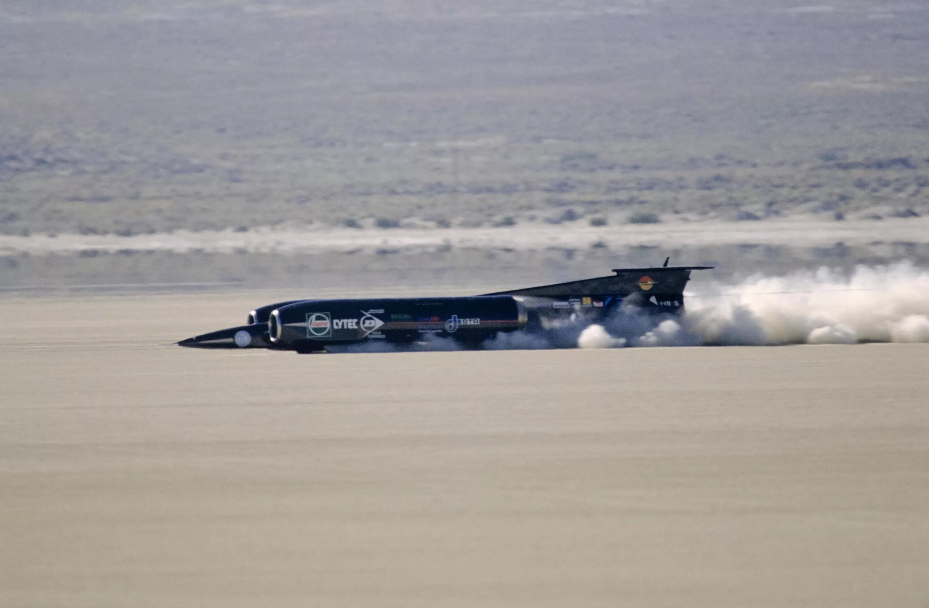 Thrust SSC 1997. Thrust SSC (1228 км/ч ).. Реактивный автомобиль Thrust SSC. Сверхзвуковой Thrust SSC. Рекорд скорости самолета