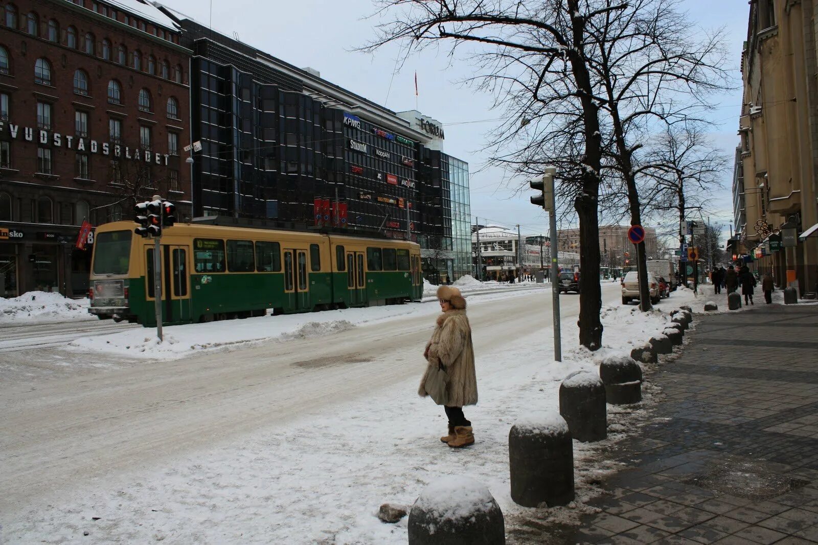 Хельсинки март. Хельсинки 1984. Хельсинки окраина. Хельсинки улочки. Финляндия Хельсинки зимой.