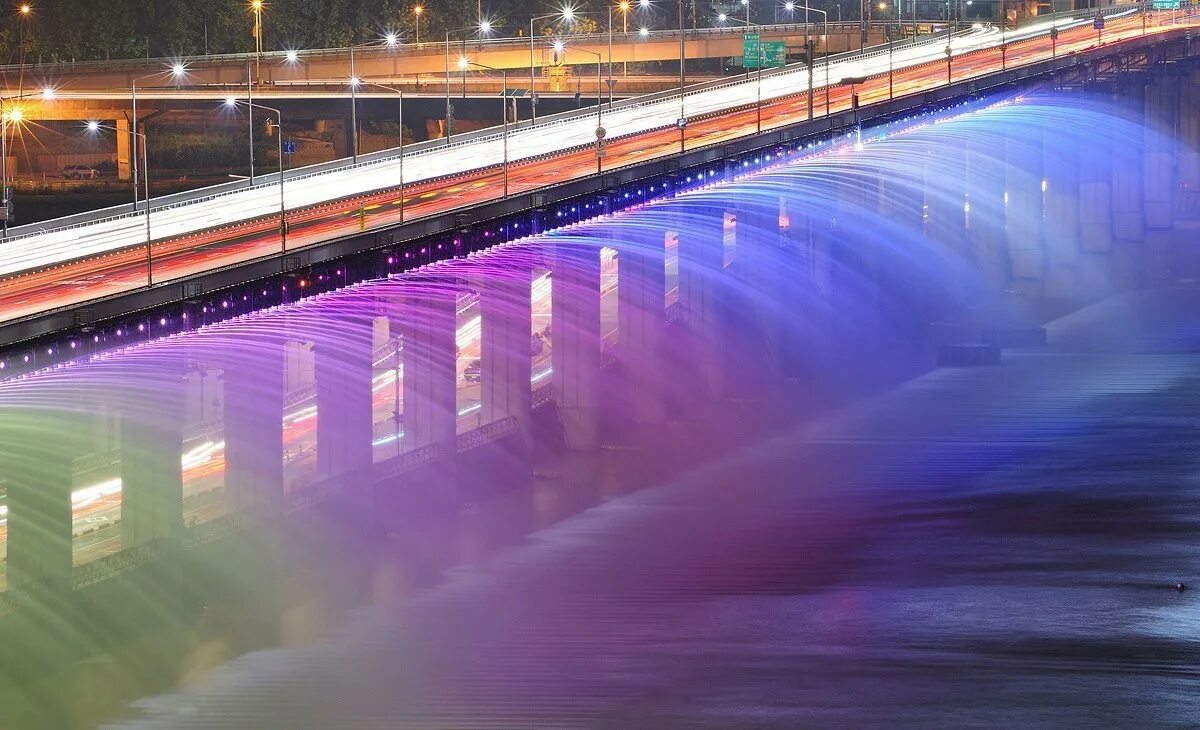 Самый длинный пост. Мост Банпо Сеул Южная Корея. Мост фонтан радуги Южная Корея. Радужный мост-фонтан Банпо. Радужный мост в Сеуле.