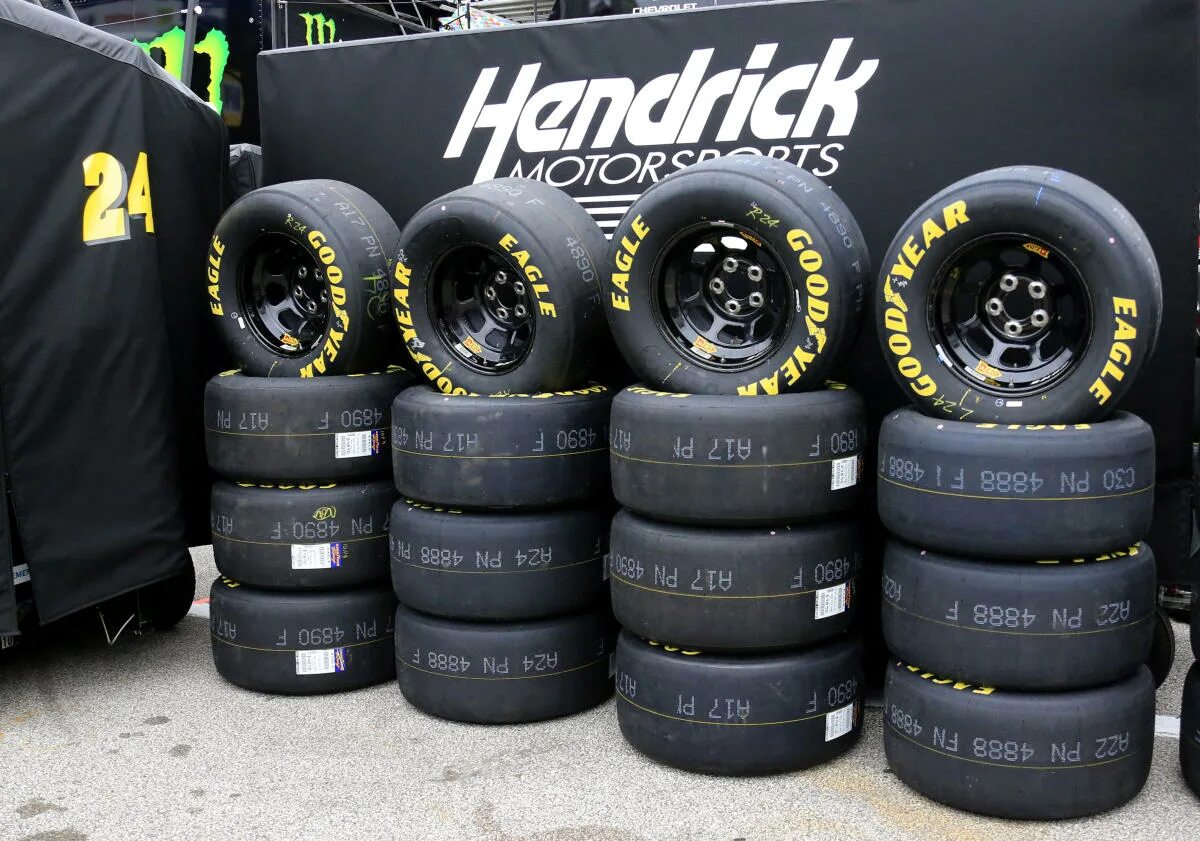 Good year sport. Колеса наскар Goodyear. Шины Goodyear NASCAR. Колеса наскар Goodyear r16. Колеса наскар Goodyear дождевые.