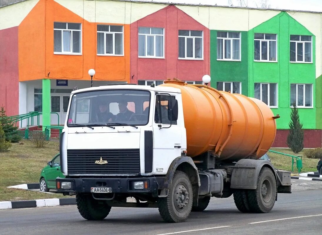 Зил 5м3. Газ 3307 ассенизатор 4. Газ 3307 ко 503. Зил 130 ассенизатор 8 кубов. Откачка канализации камаз ассенизатор.