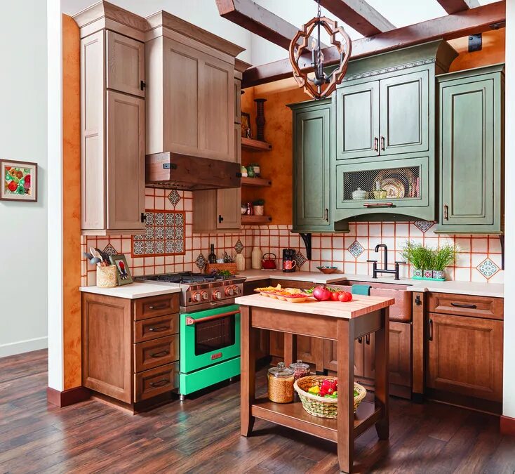 Oak Kitchen Cabinet. Trendy colored Kitchen.