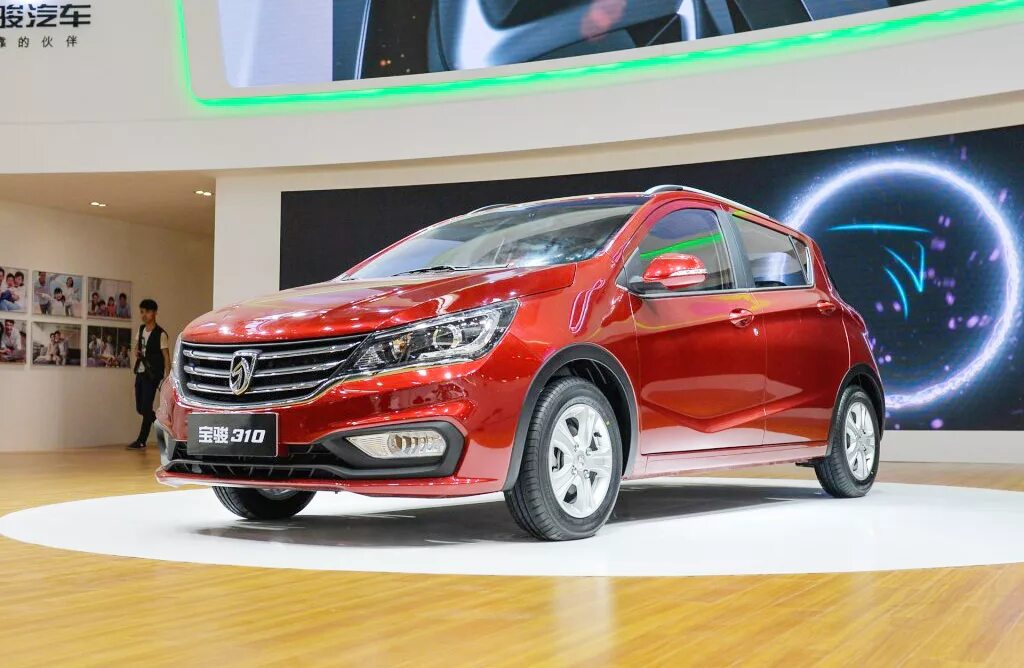 Китайские автомобили в самаре до 1000000. Грейт вол howard. Автосалон китайских авто. Китайские авто в самаре. Китайский автосалон.