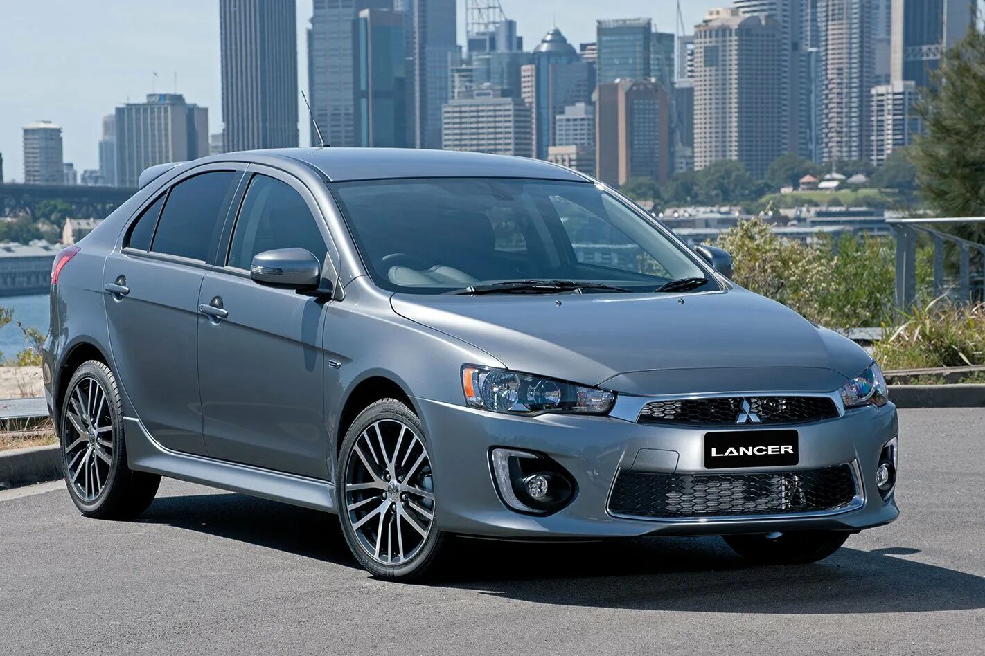 Mitsubishi lancer 10 поколения. Мицубиси Лансер 10 Рестайлинг. Mitsubishi Lancer 2015. Mitsubishi Lancer 15. Митсубиси Лансер 2015.