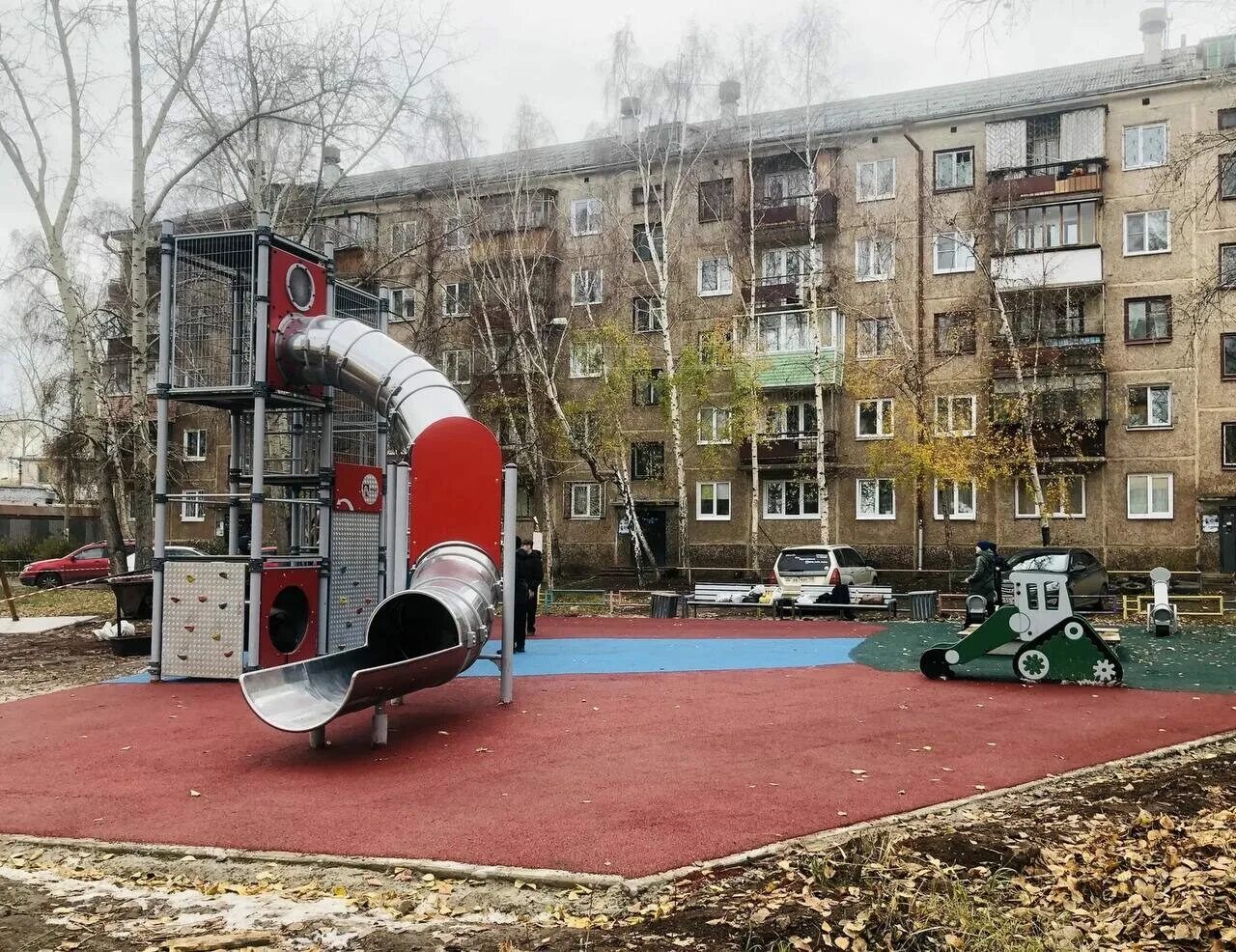 В братске на детской. В братске на детской. Детская площадка по улице советской 6 братск. Площадки в братске. Братский садик.