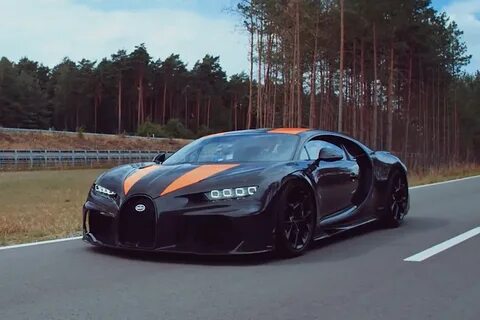 Машина на скорости 300 км ч