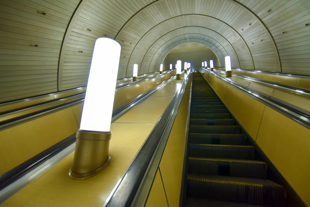 Станция метро чкаловская спб. Ремонт метро чкаловская. Московское метро станция чкаловская. Ремонт метро чкаловская. Станция чкаловская спб.