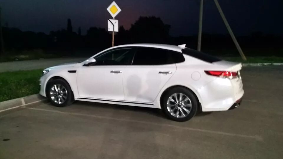 Купить б/у Kia Optima IV 2.4 AT (188 л.с.) бензин автомат в Москве: белый Киа Оп