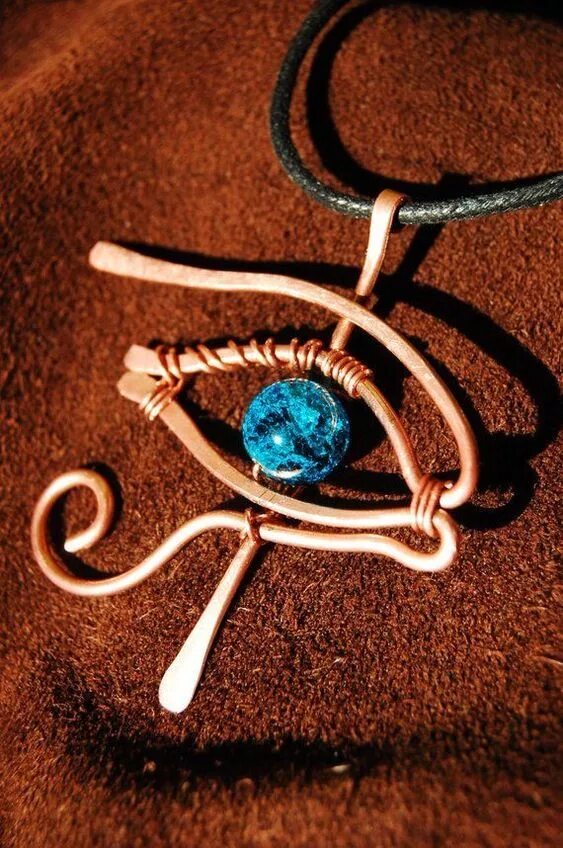 Круглые миндалевидные глаза. Красивые женские глаза. Взгляд девушки. Зеленые глаза хамелеоны. Глаза с проволокой.