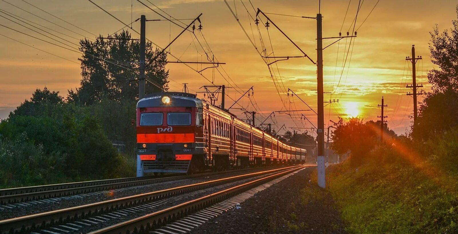 Российские железные дороги поезда. Красивый поезд. Позда. Железная дорога закат. Российские поезда.