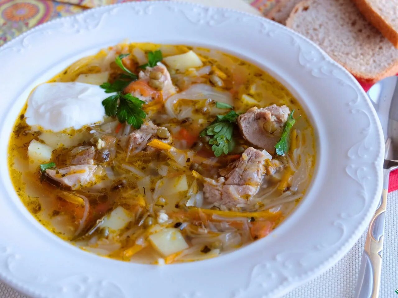 Щи с капустой и фасолью консервированной. Щи с фасолью и свининой. щи кислые с бобами. щи из квашеной капусты фасоли овощами. щи из куриных голеней.