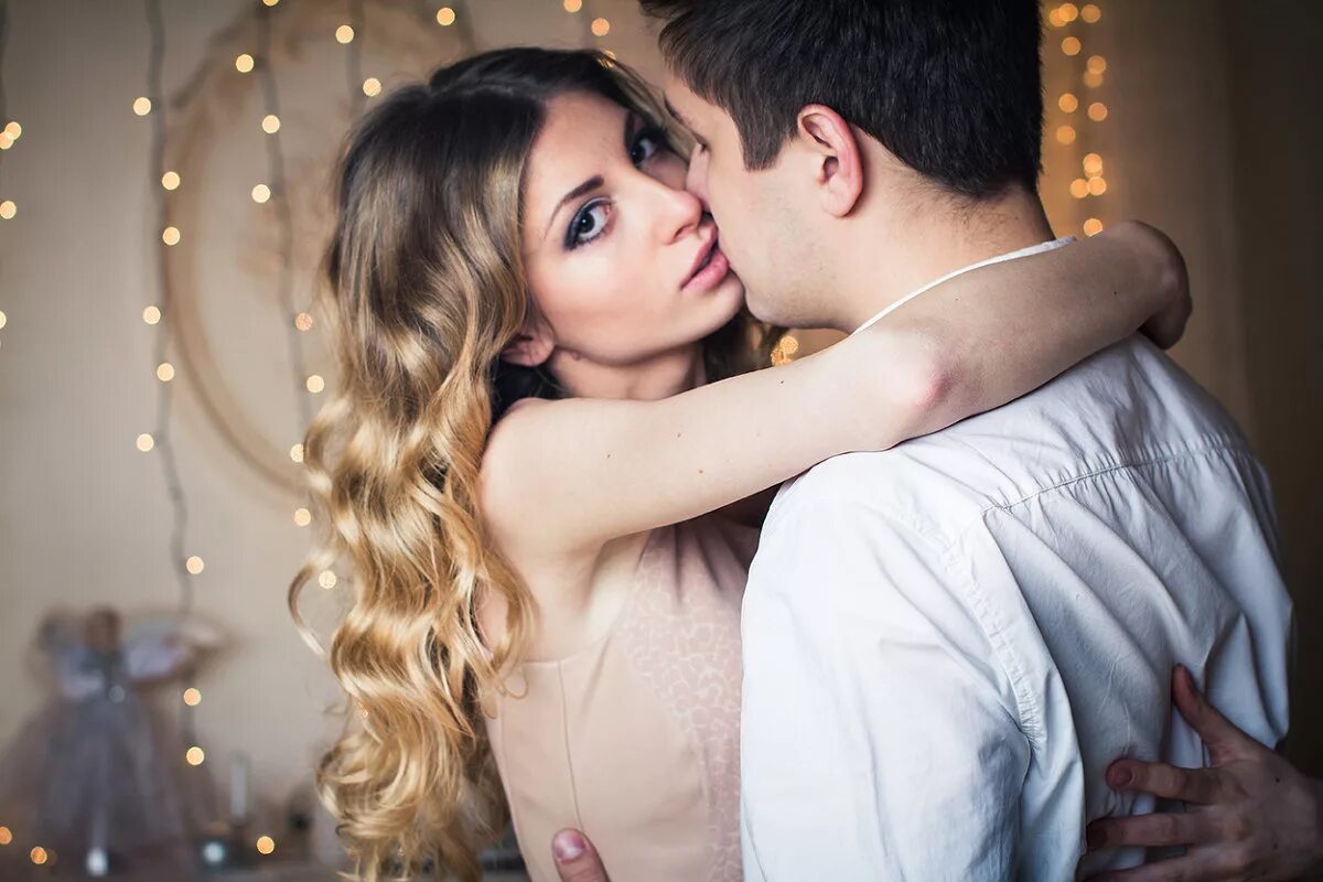 Love story фотосессия в студии. новогодняя фотосессия лав стори в студии. фотосессия для двоих в студии. новогодняя фотосессия для двоих. фотосессия лав стори в студии.