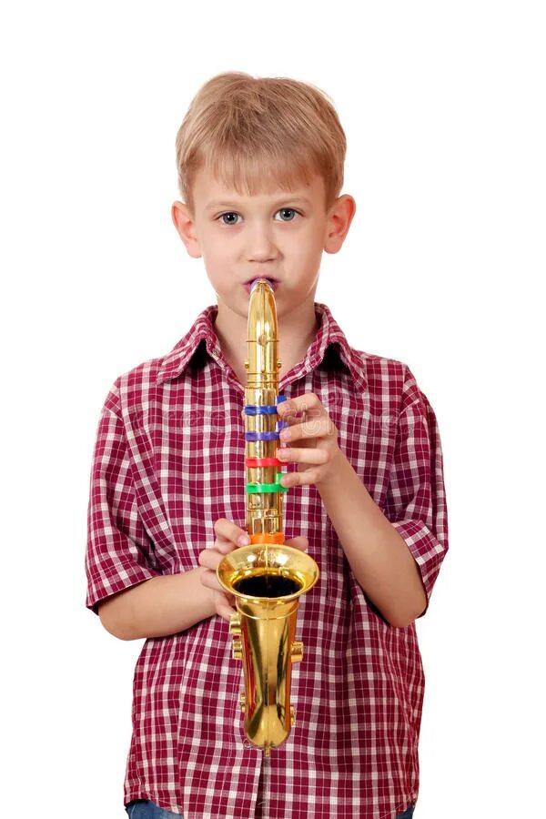Мальчик с саксофоном. Малыш с саксофоном. Мальчик играет на саксофоне. Мальчик играет на саксофоне фото. Саксофон мальчики