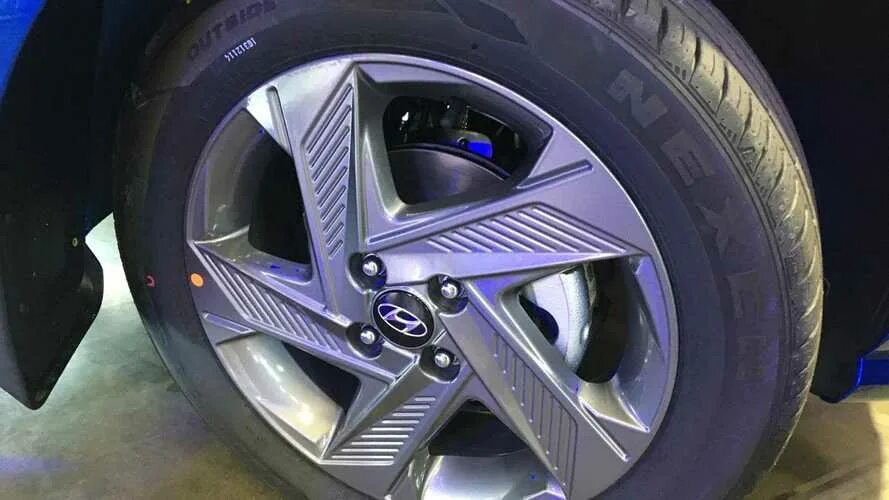 F1 2022 mclaren wheeling]. F1 wheels 2022. Солярис 2022 широкие шины. F1 2022 колеса. Колесо 2022.