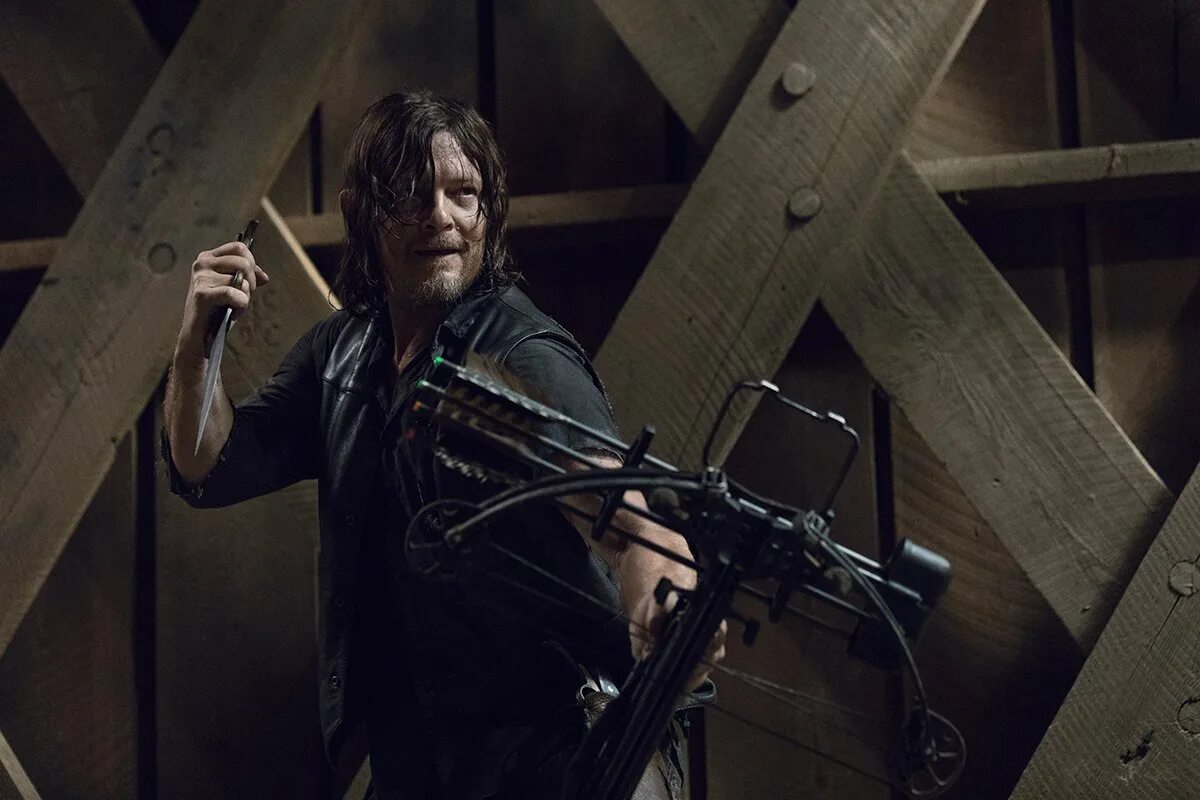 Ходячие мертвецы диксон дата выхода. Дэрил диксон. the walking dead дэрил диксон. норман ридус ходячие мертвецы. дэрил диксон ходячие мертвецы 10 сезон.